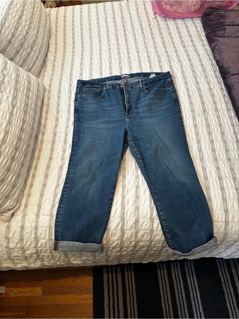 Good American Women's Boyfriend Jeans in Mid Blue Wash